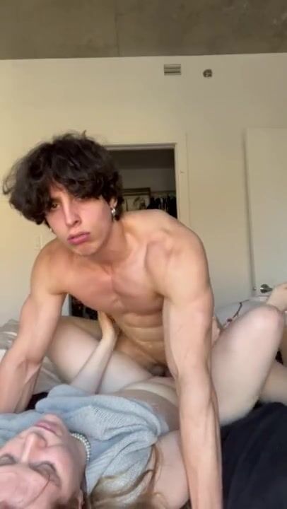 Нағыз секс бейнелерін қараңыз